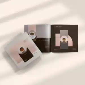 Brochures piquées format carré