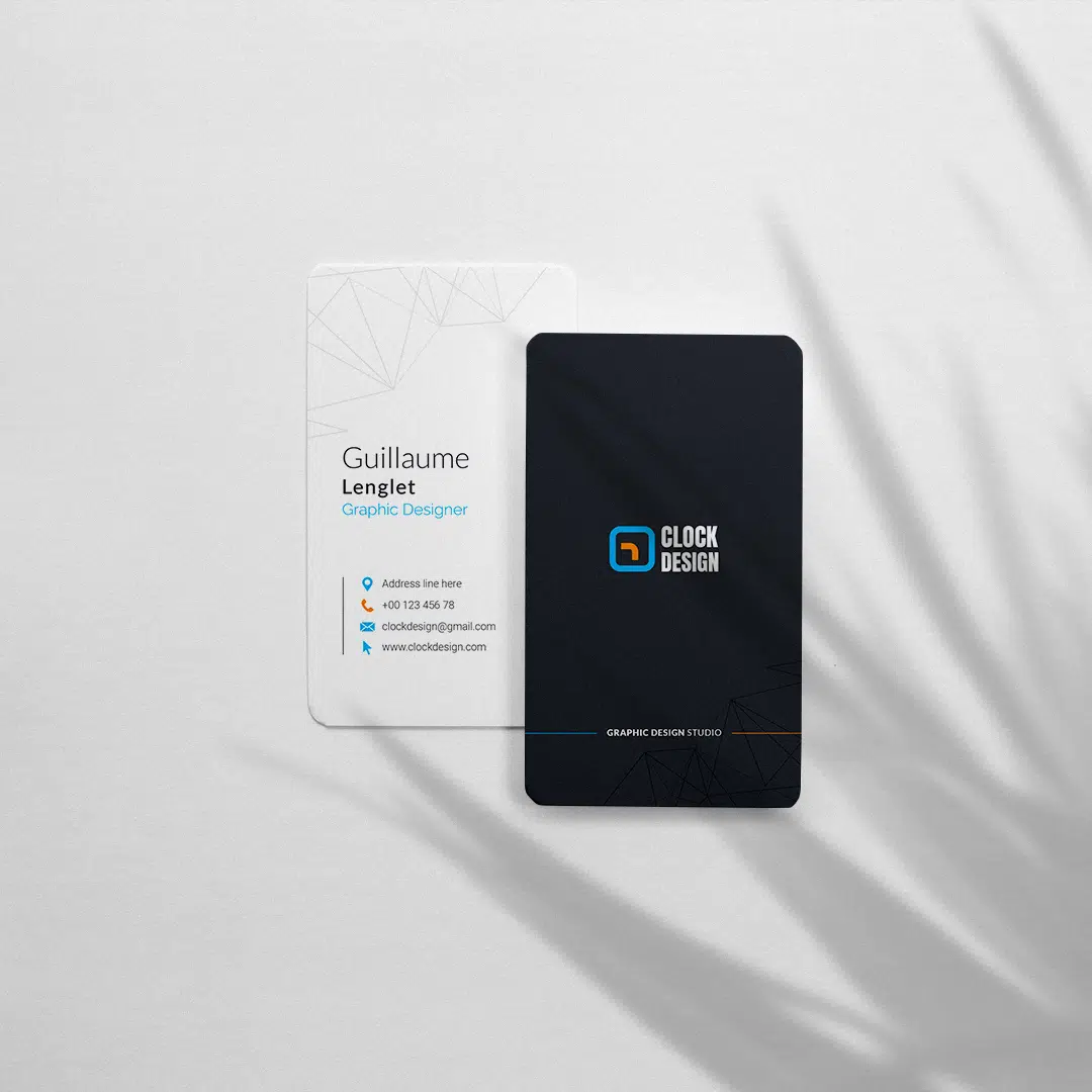 Cartes de visite avec coins arrondis, disposées en éventail et arborant divers designs colorés